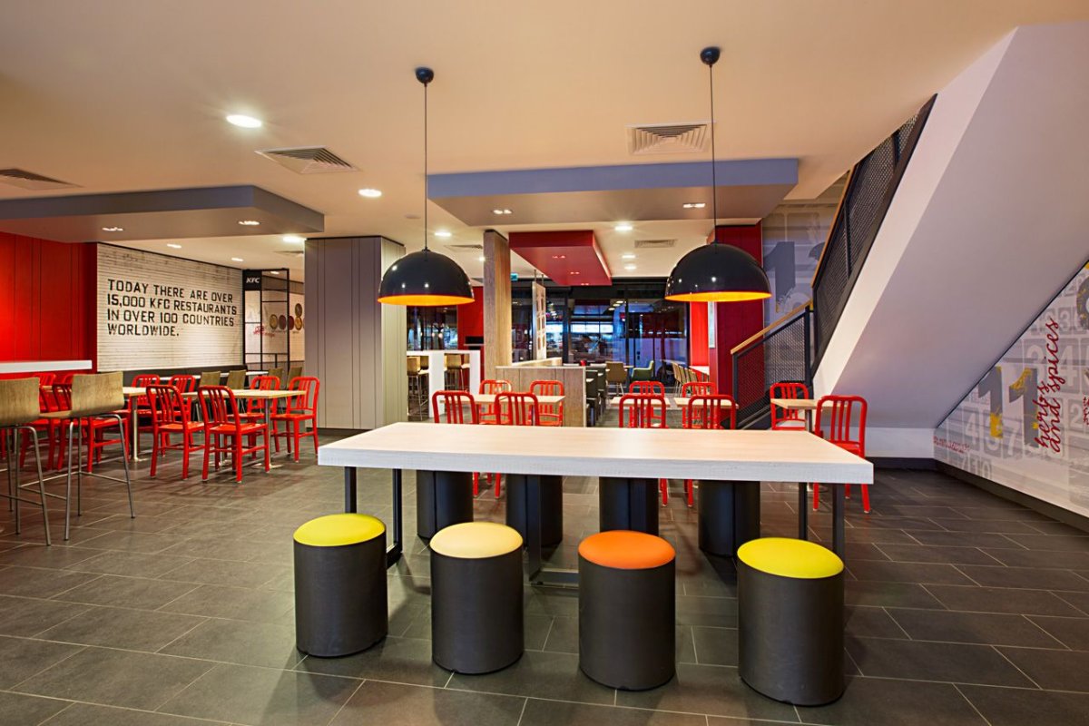 Интерьер кафе быстрого питания