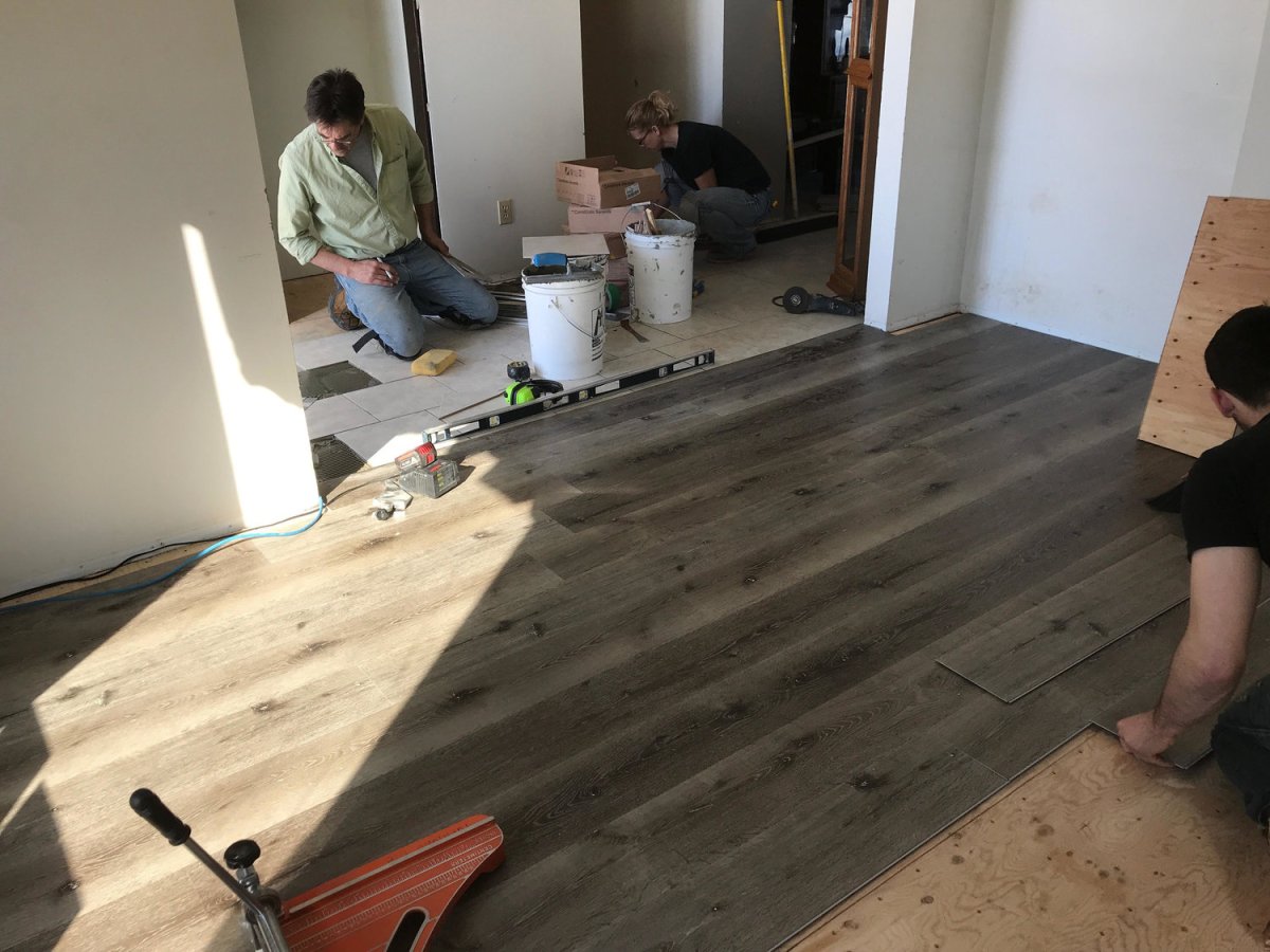 Кварц виниловый ламинат в санузел