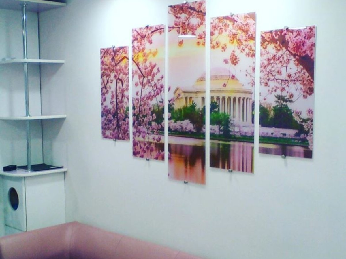 Абстрактное панно в интерьере