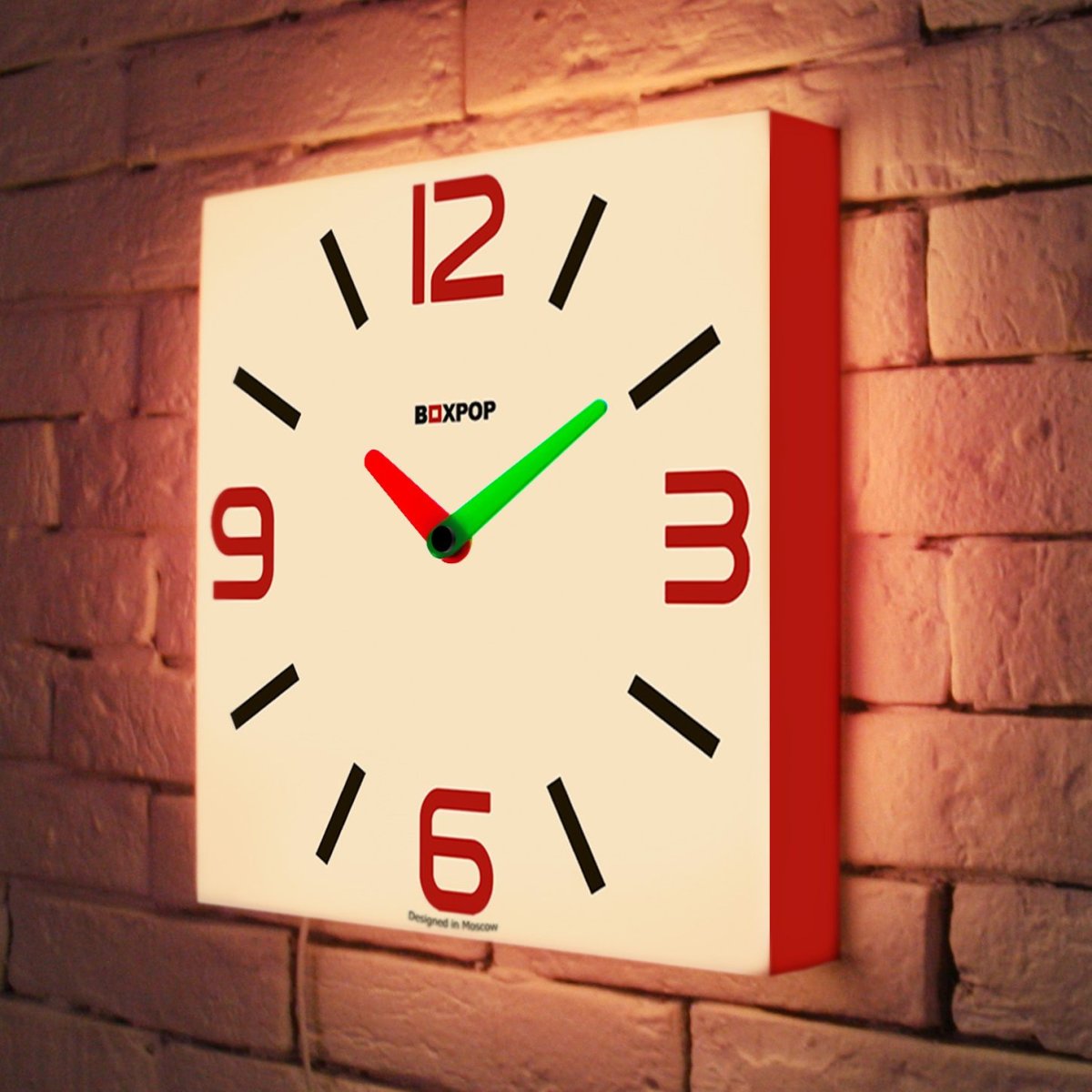 Часы с подсветкой на стену