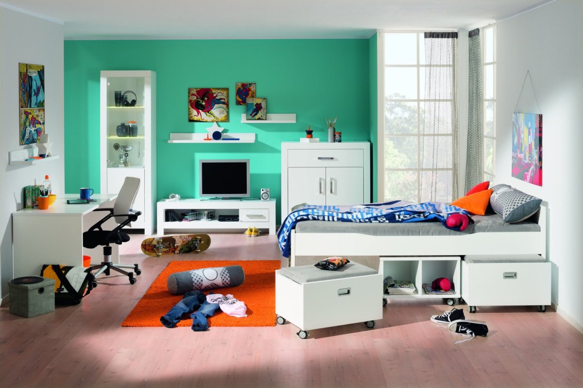 Сиреневые стены в детской