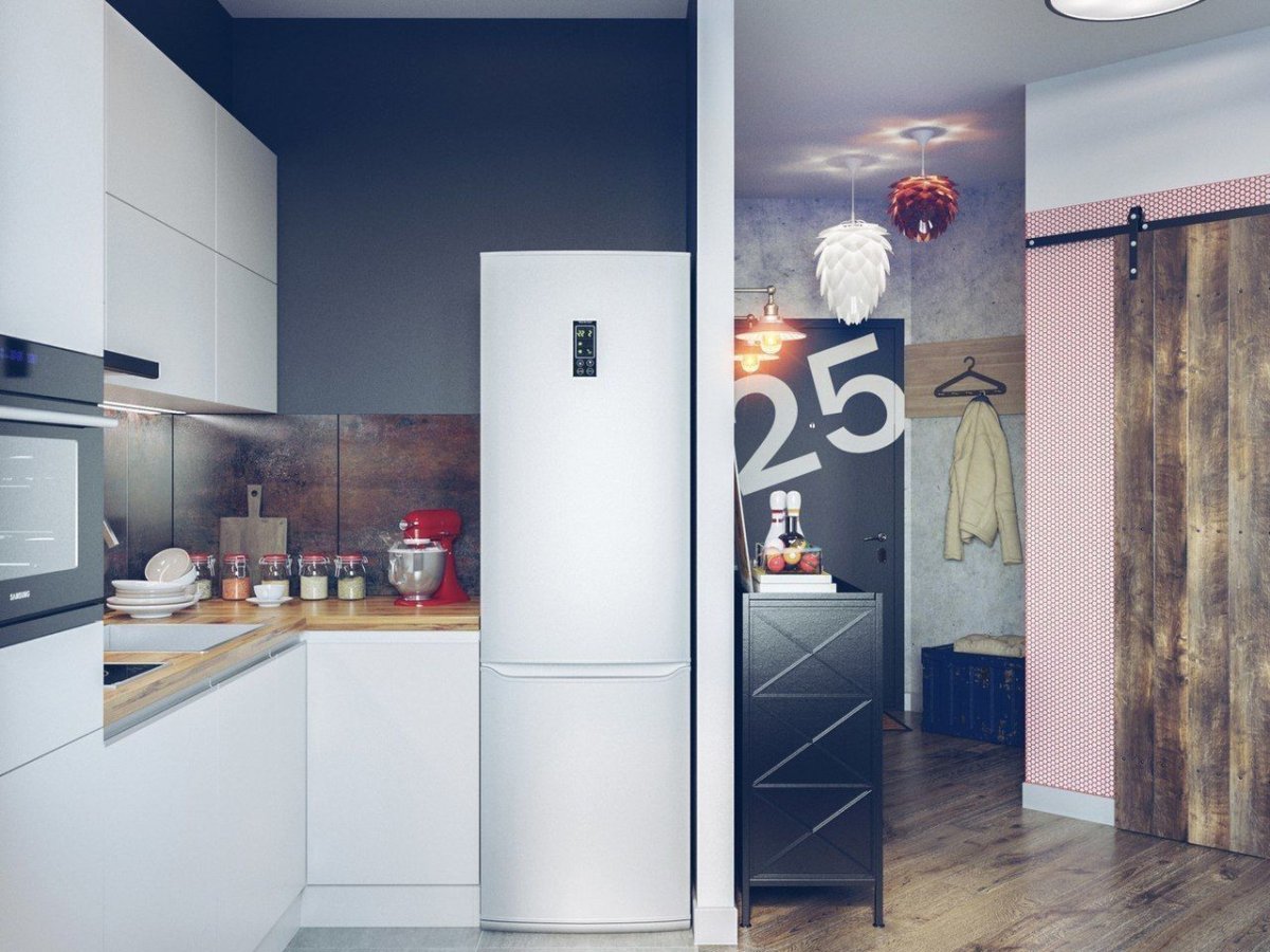 Холодильник в маленькой студии
