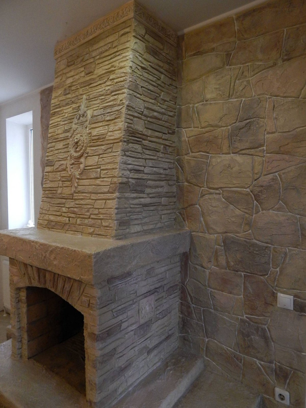 Отделка каминов искусственным камнем