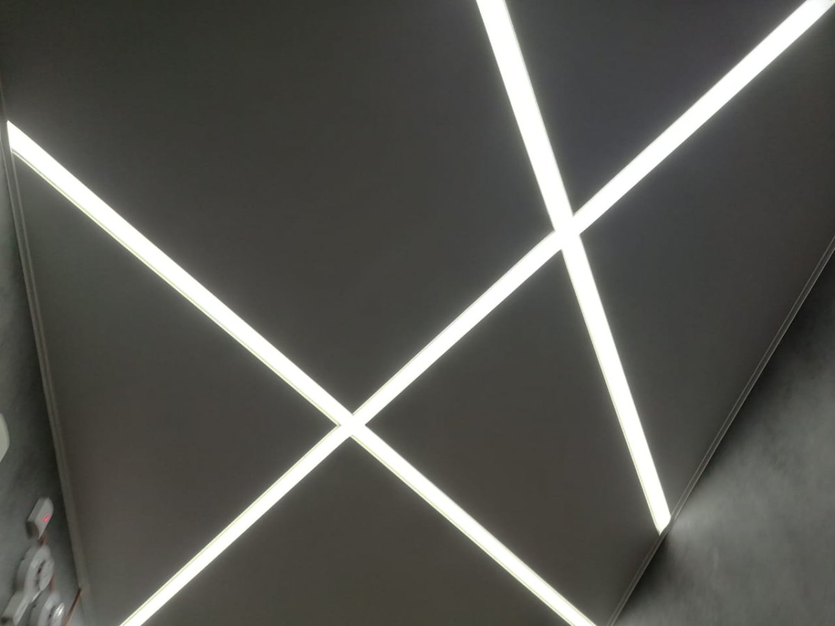 Пересекающиеся световые линии