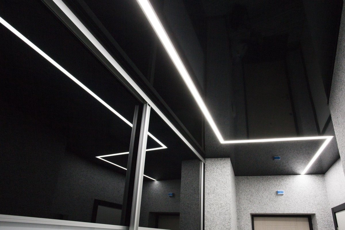Световые линии на натяжном потолке