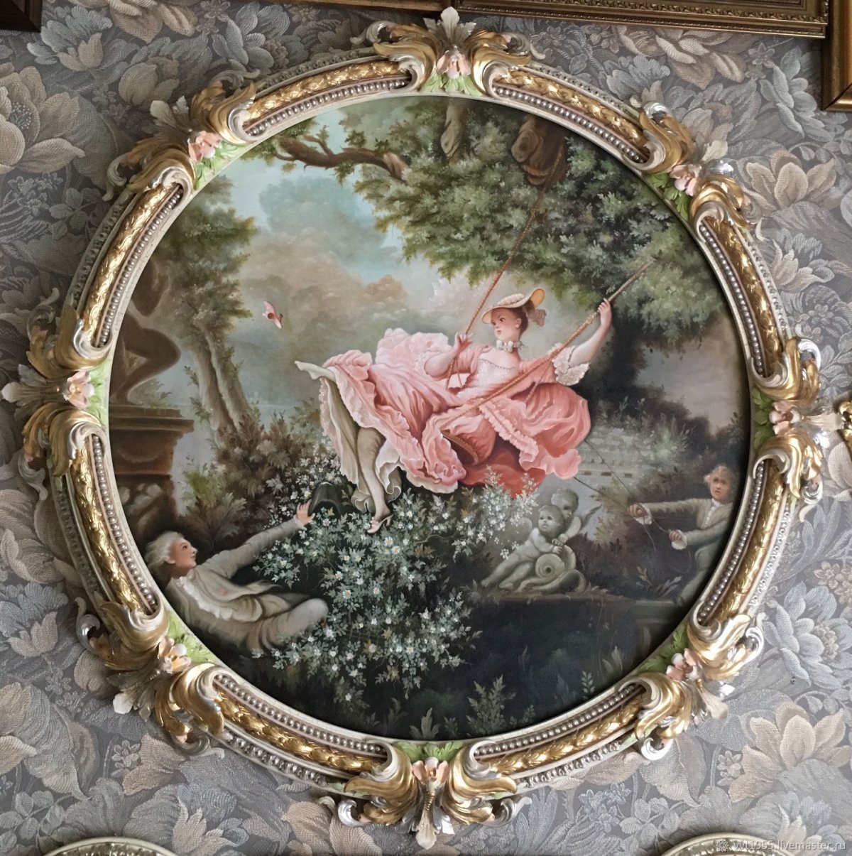 Живопись в круглой раме