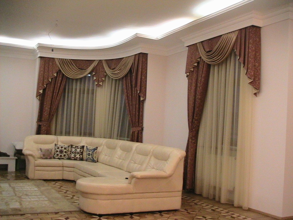 Угловые шторы для зала