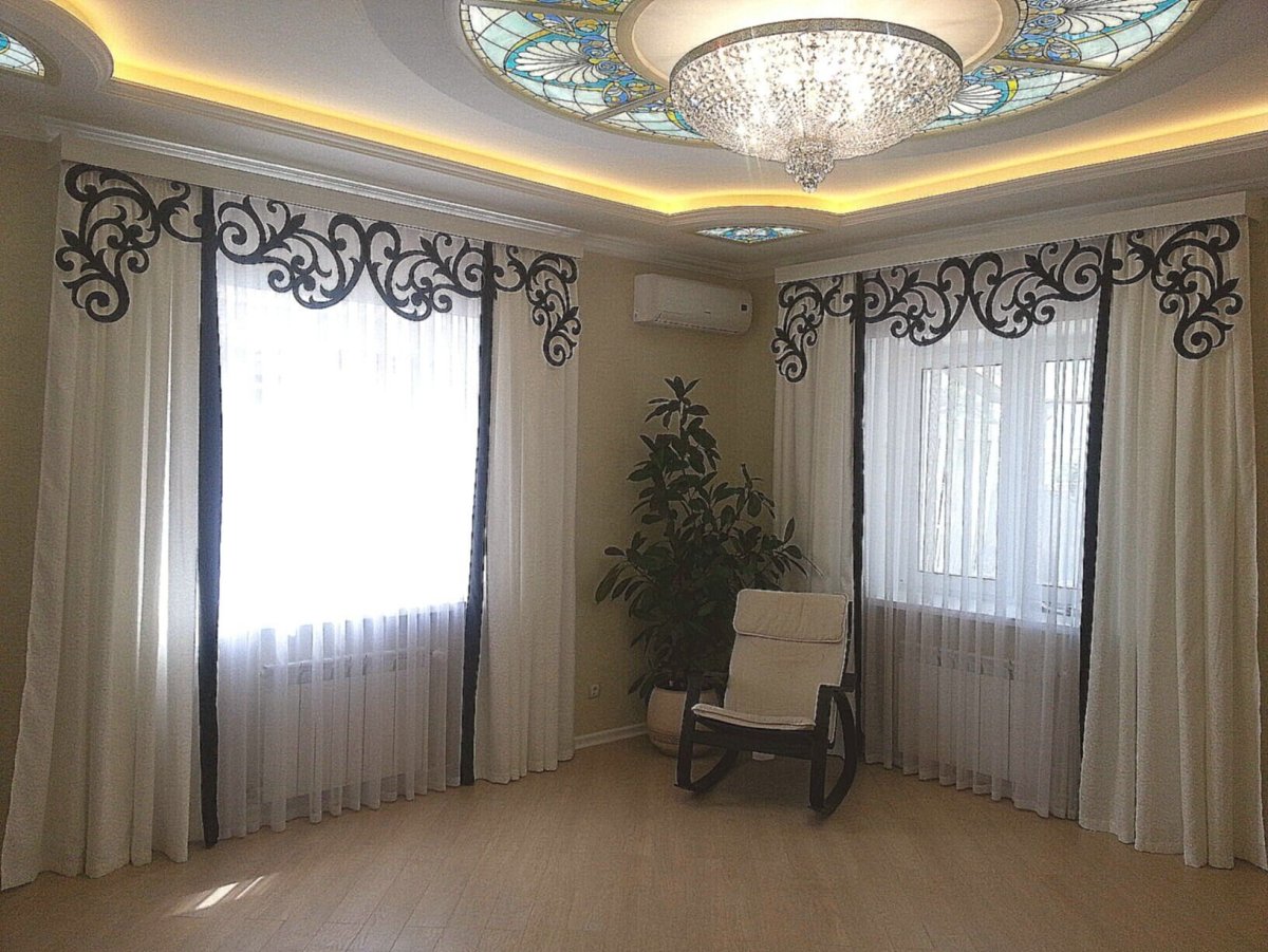 Шторы в угловую гостиную с 3 окнами