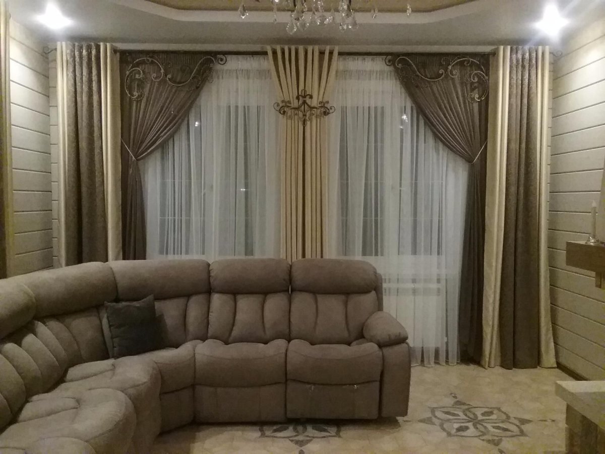 Тюль и шторы для зала в частном доме