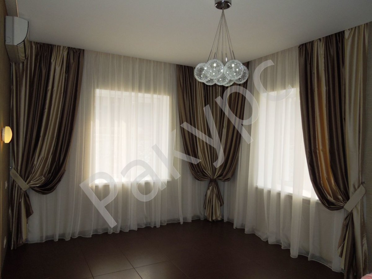 Шторы для эркерных окон в гостиной