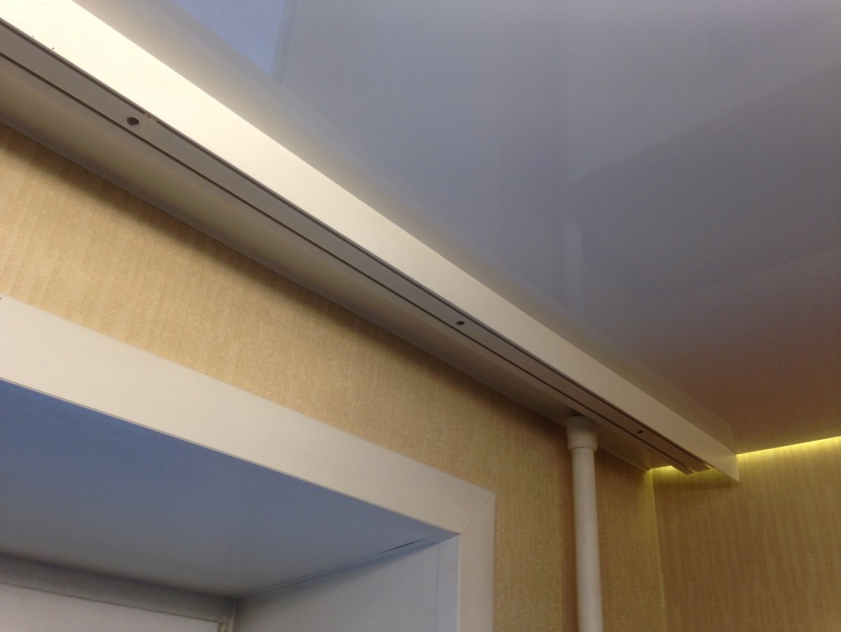 Шина карниз для штор натяжной потолок