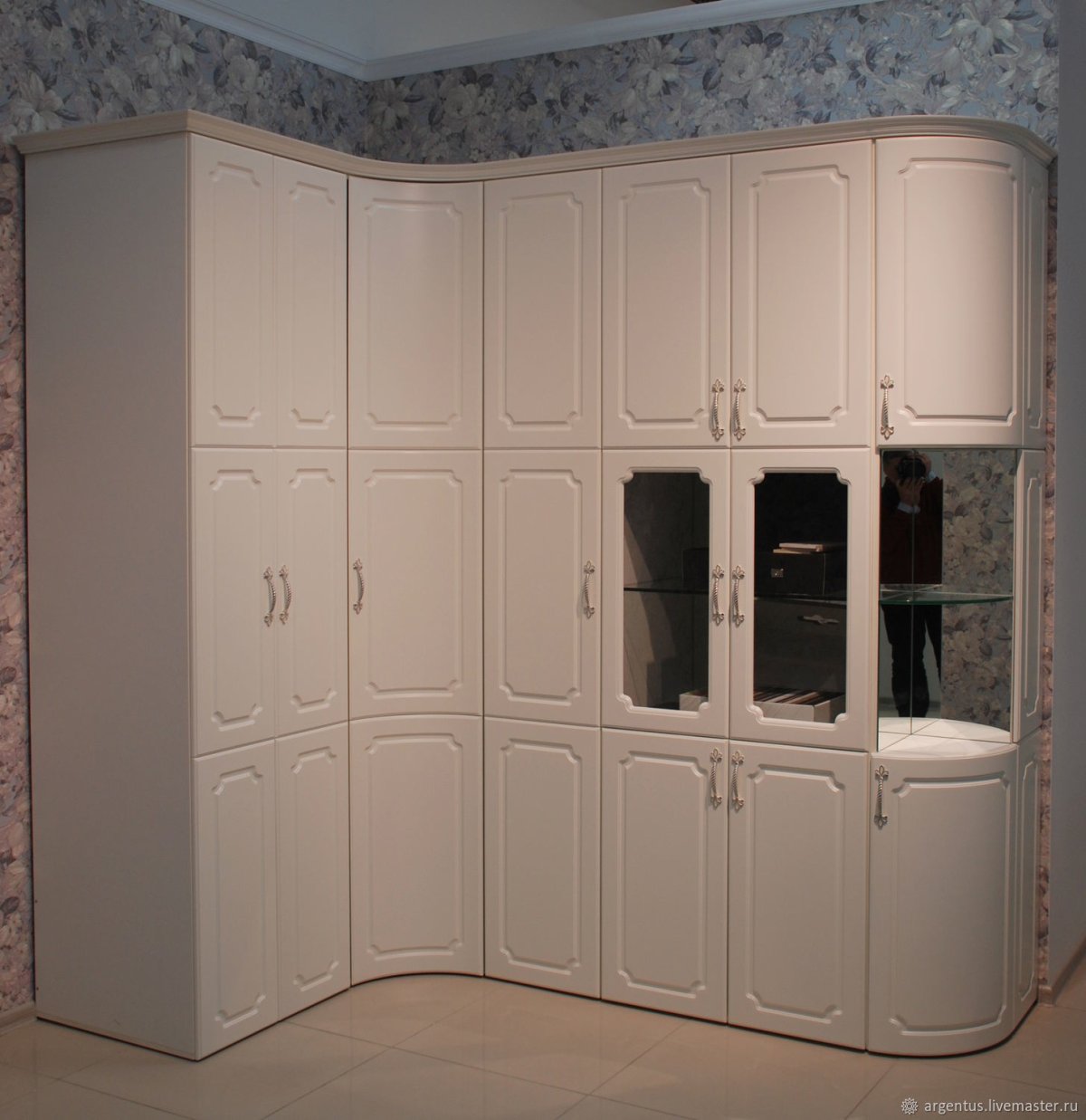 Шкаф распашной угловой радиусный классика