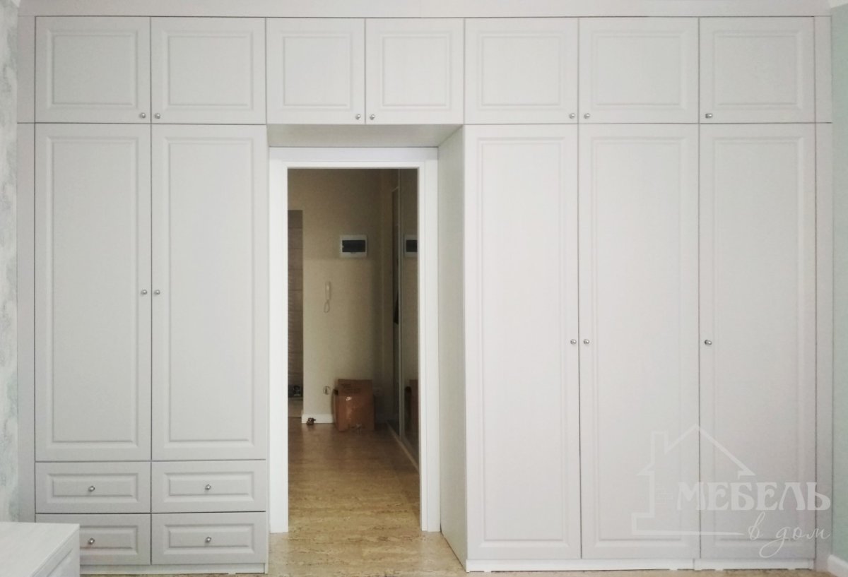 Шкаф с фрезеровкой современный