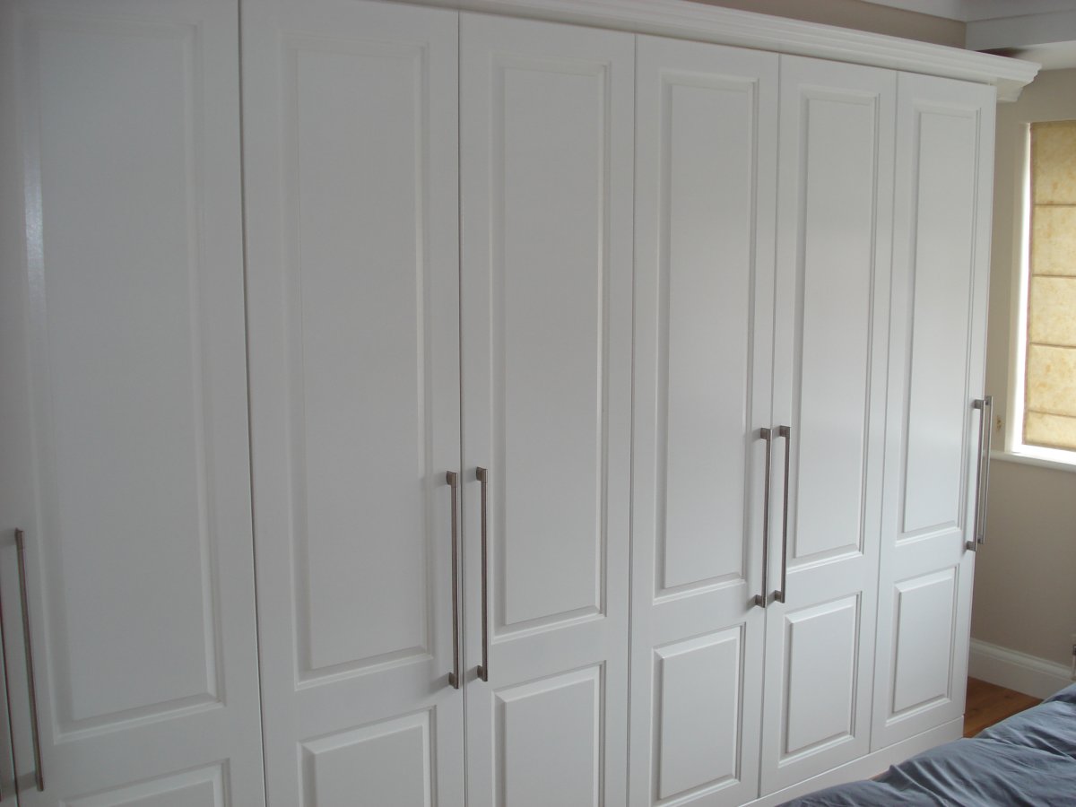 Шкаф распашной фрезеровка Saen-42