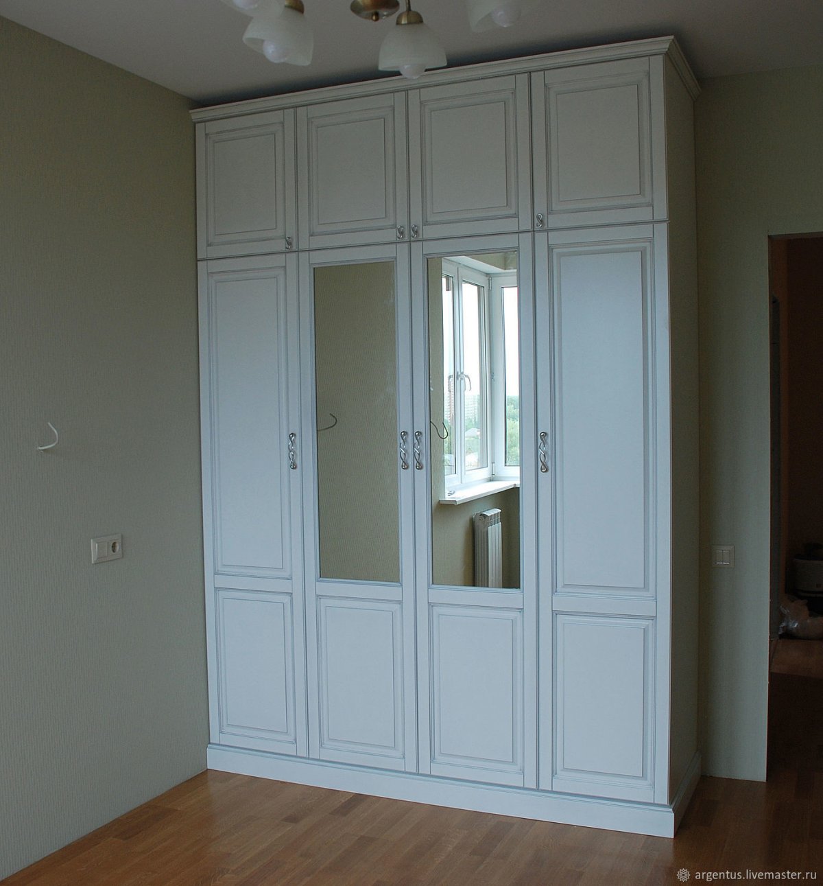 Прихожая с фрезерованными фасадами