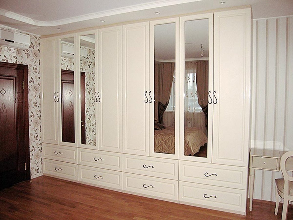 Дизайнерский детский шкаф с фрезеровкой