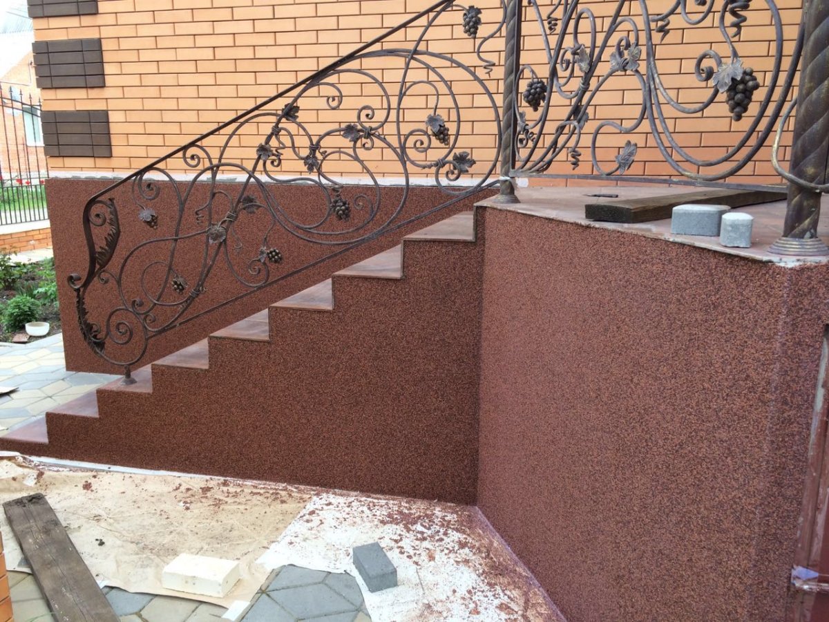 Камешковая штукатурка для цоколя