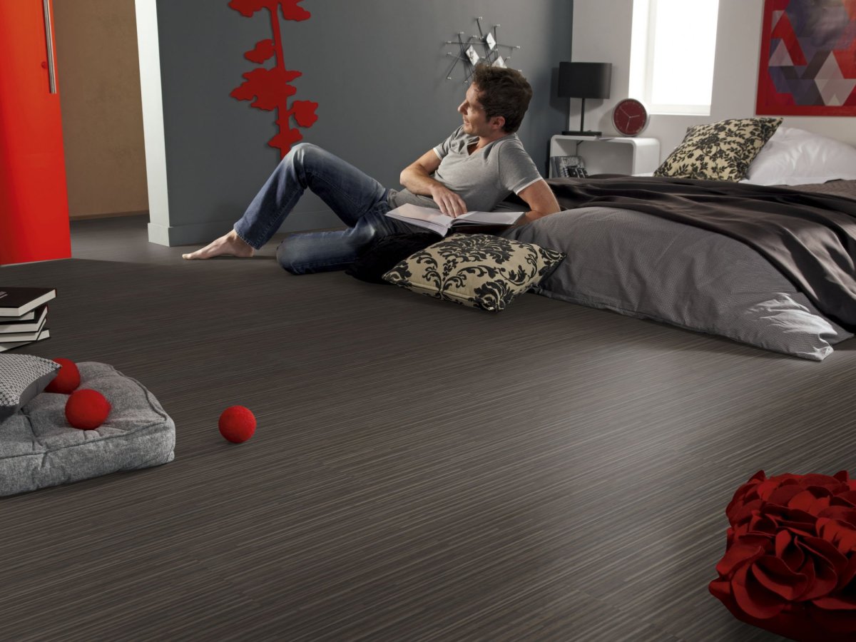 Паркет в спальне