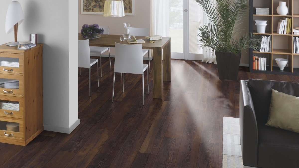 Светло бежевый ламинат в интерьере