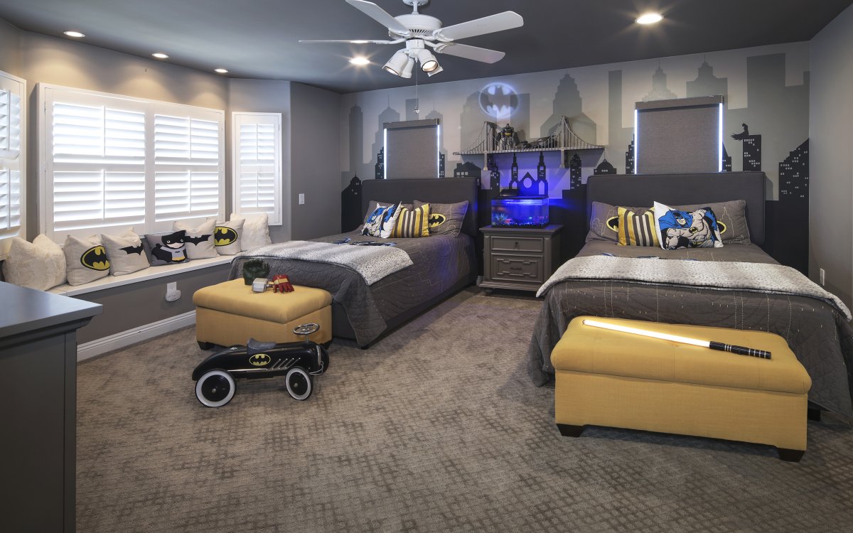 Интерьер потолка в комнате подростка