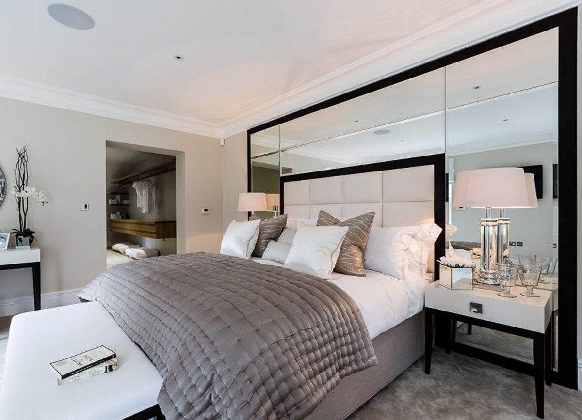 Зеркальное панно на стену в спальню