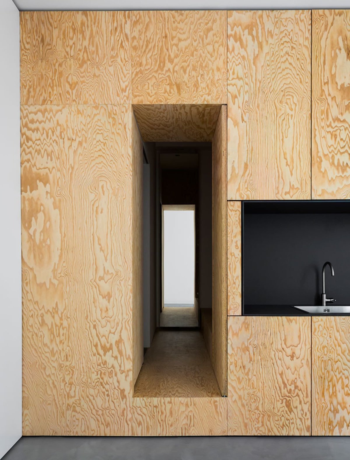 Отделка стен фанерой