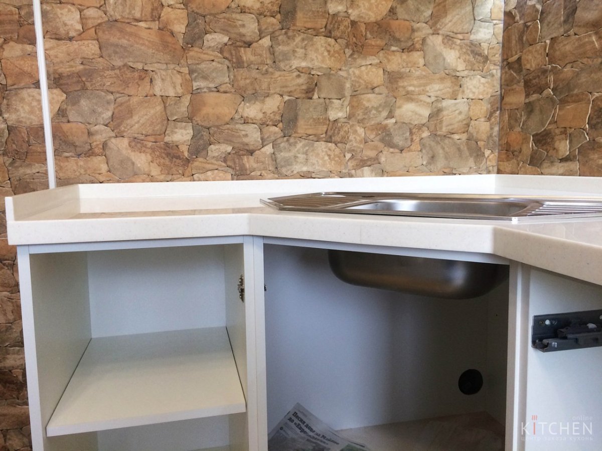 Кухонная раковина в углу