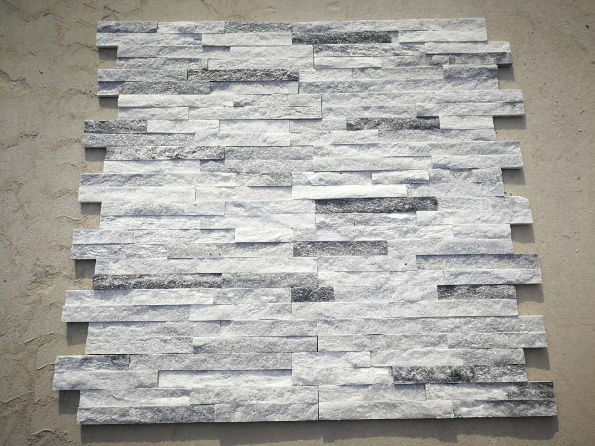 Рваный камень в интерьере