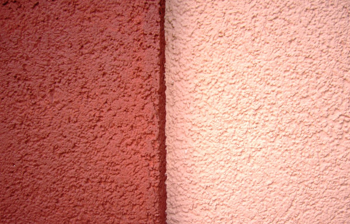 Отделка цоколя мраморной крошкой