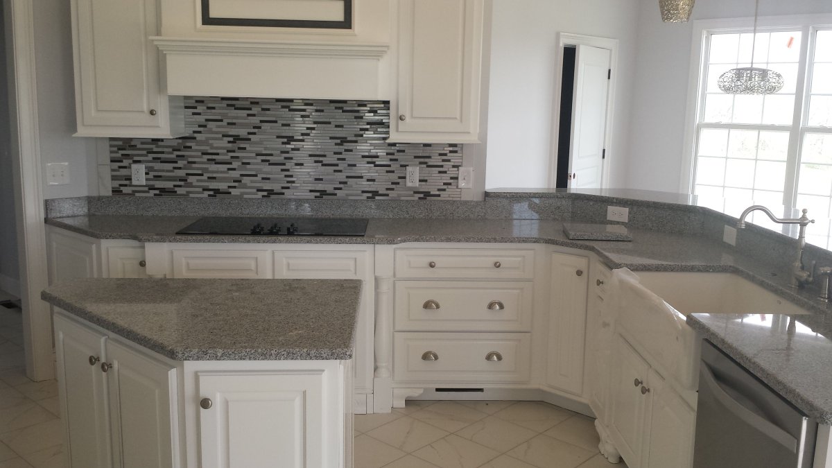 Маленькая кухня со столешницей