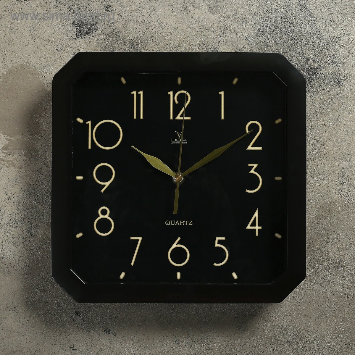 Квадратные деревянные часы