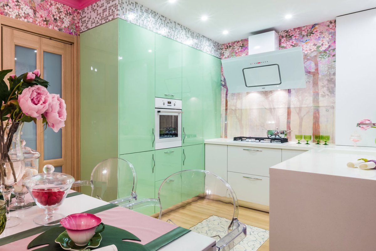 Кухня в розовых тонах
