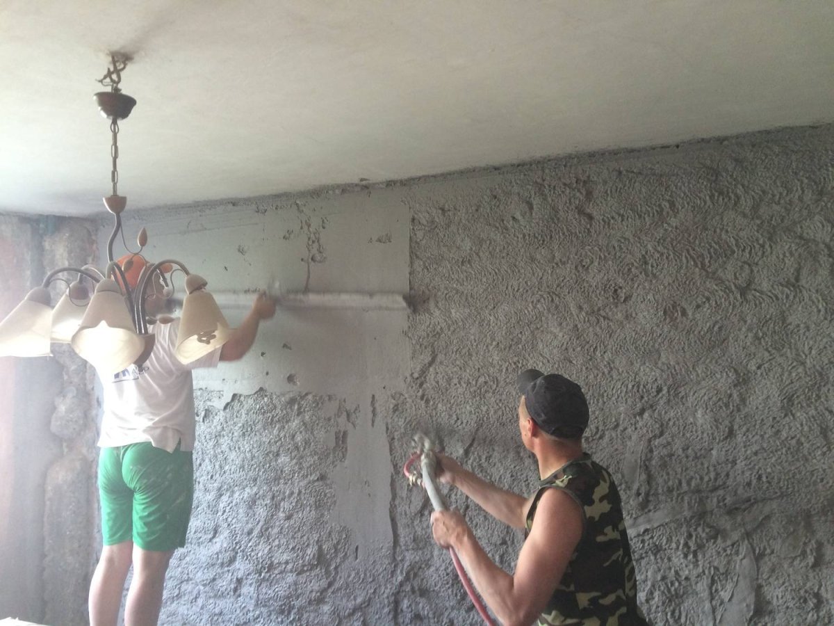 Неровная штукатурка стен