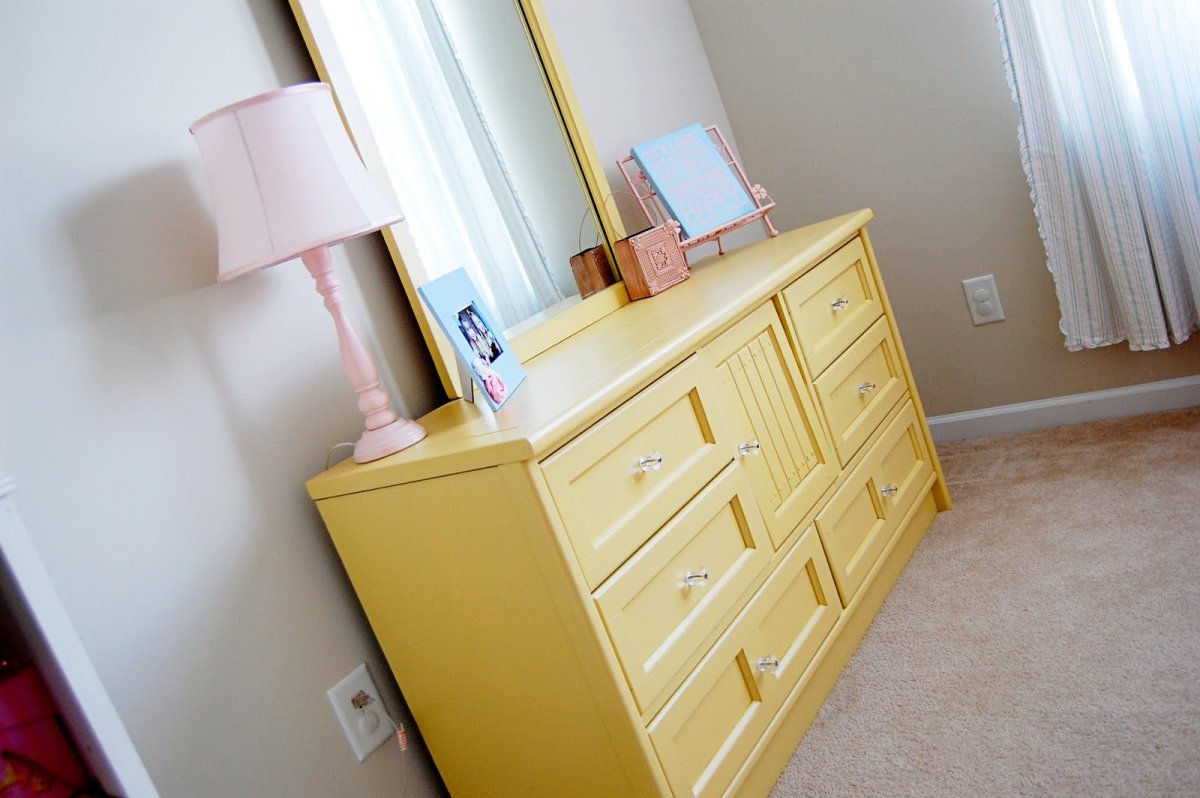 Цвет жёлтый тумба под ТВ