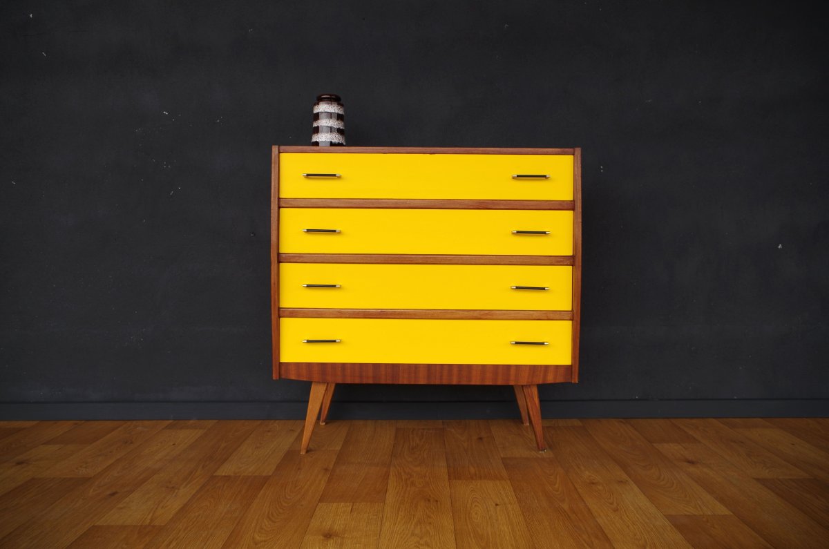 Комод горчичного цвета