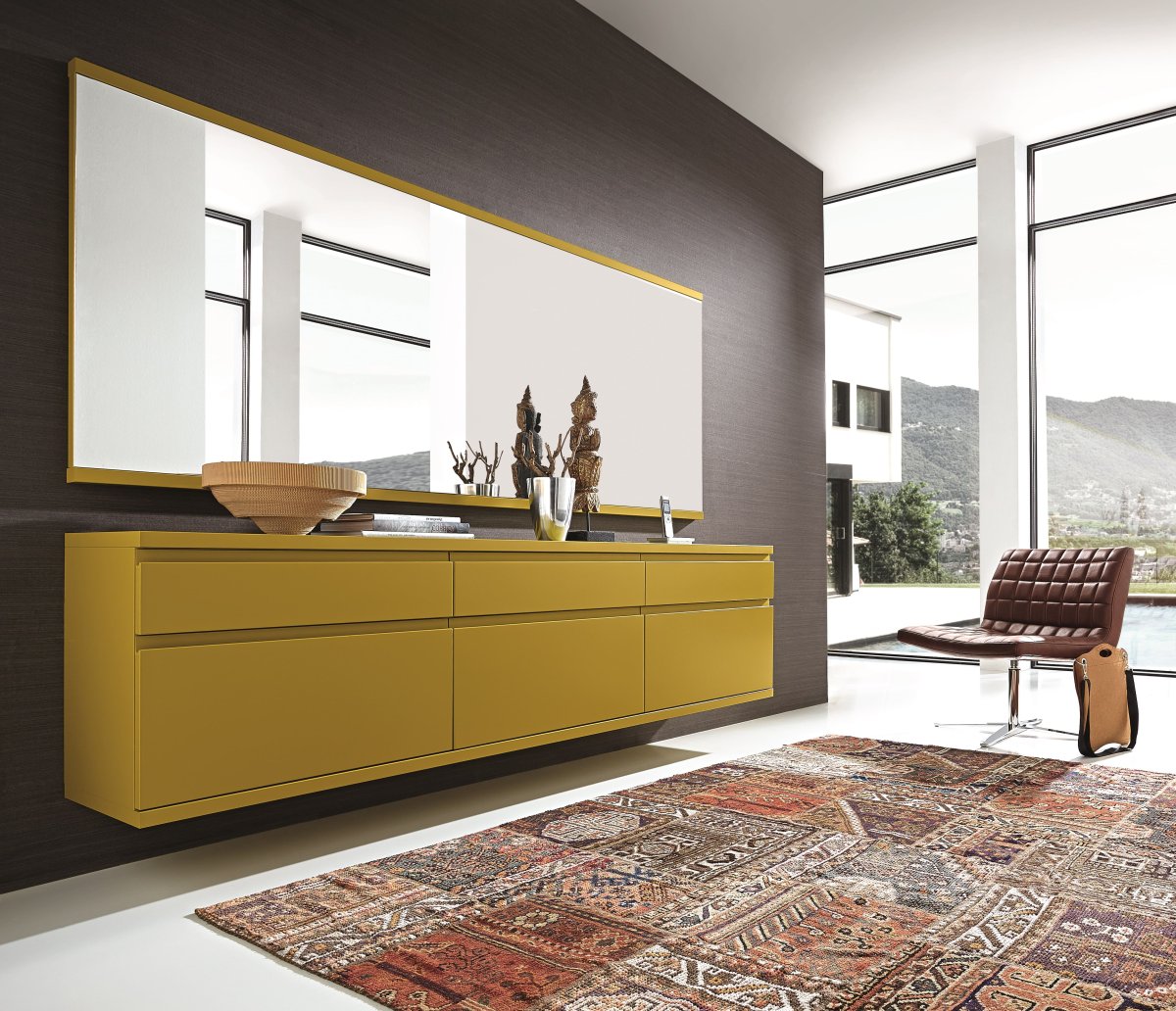 Желтый комод и шторы