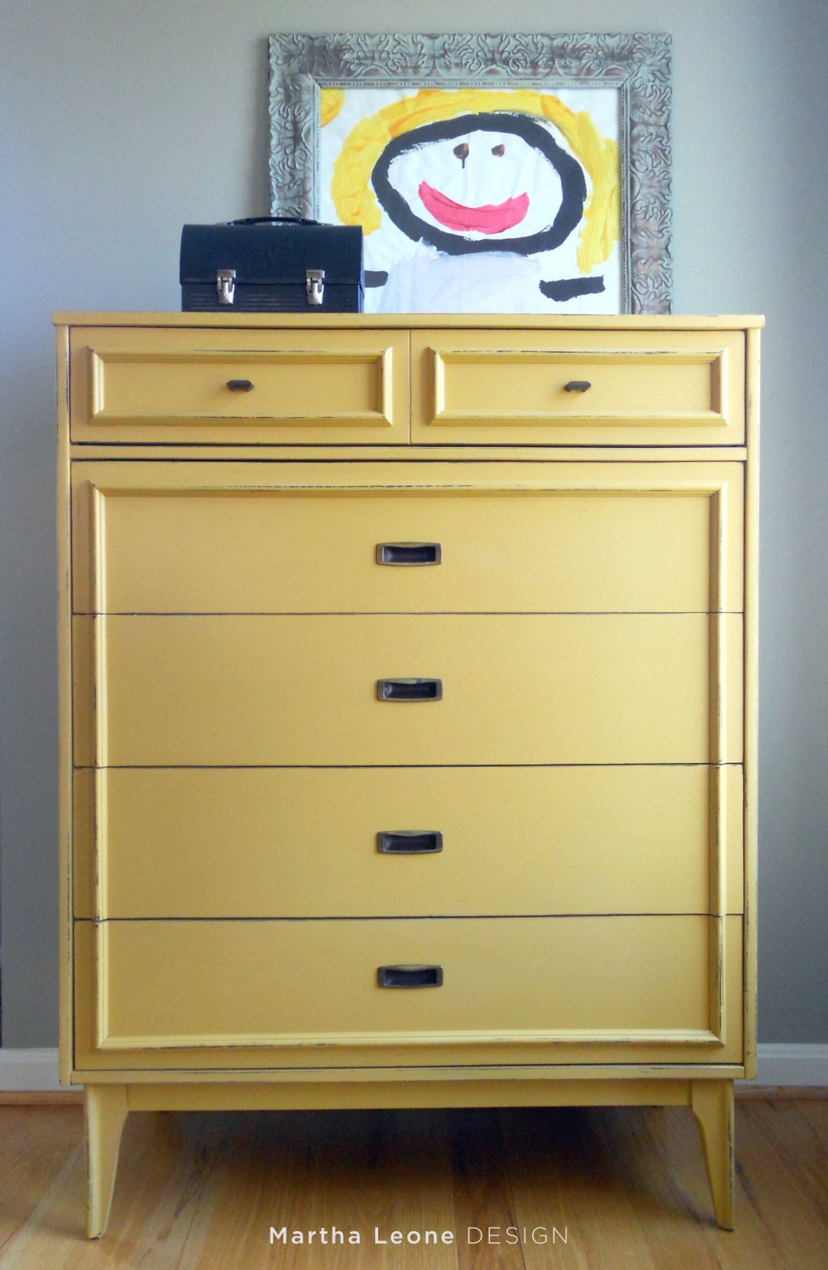 Желтый комод