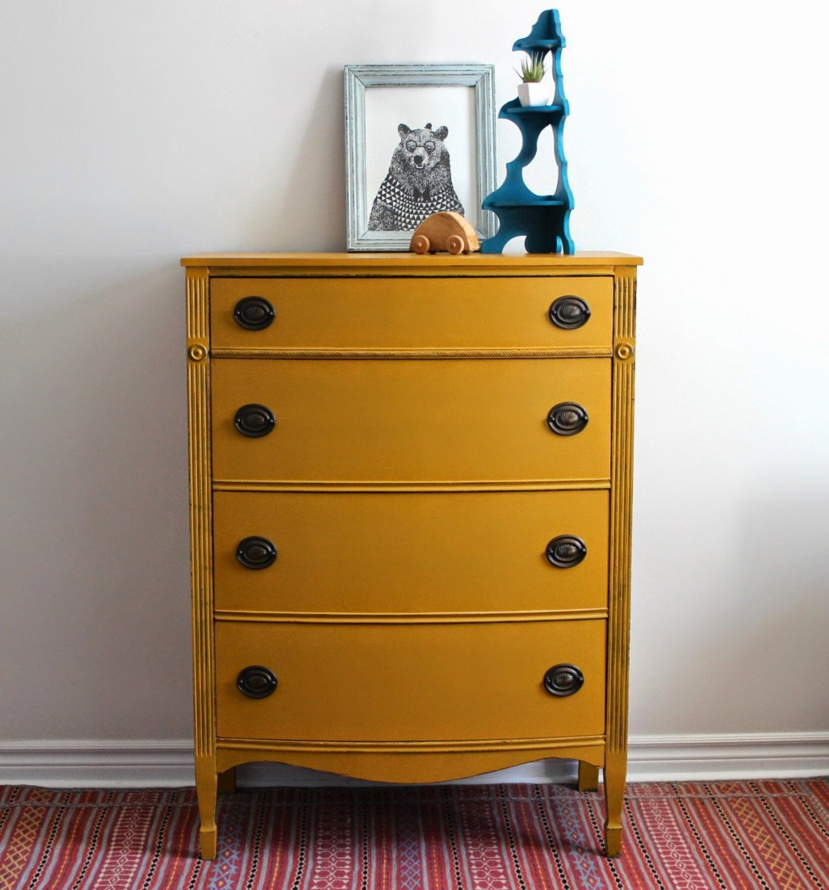 Комод перекрашенный в желтый