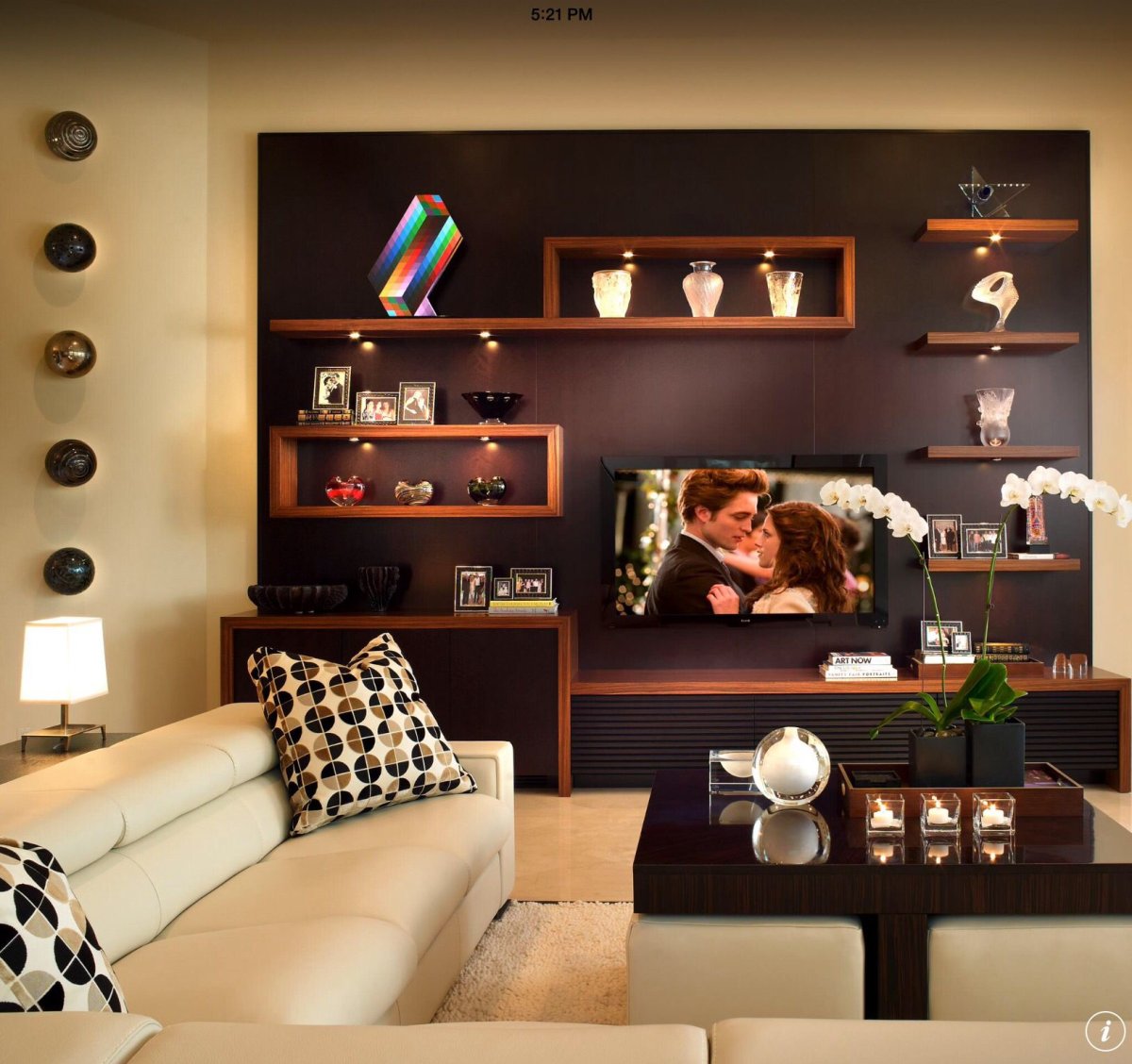 Черная мебель в интерьере гостиной