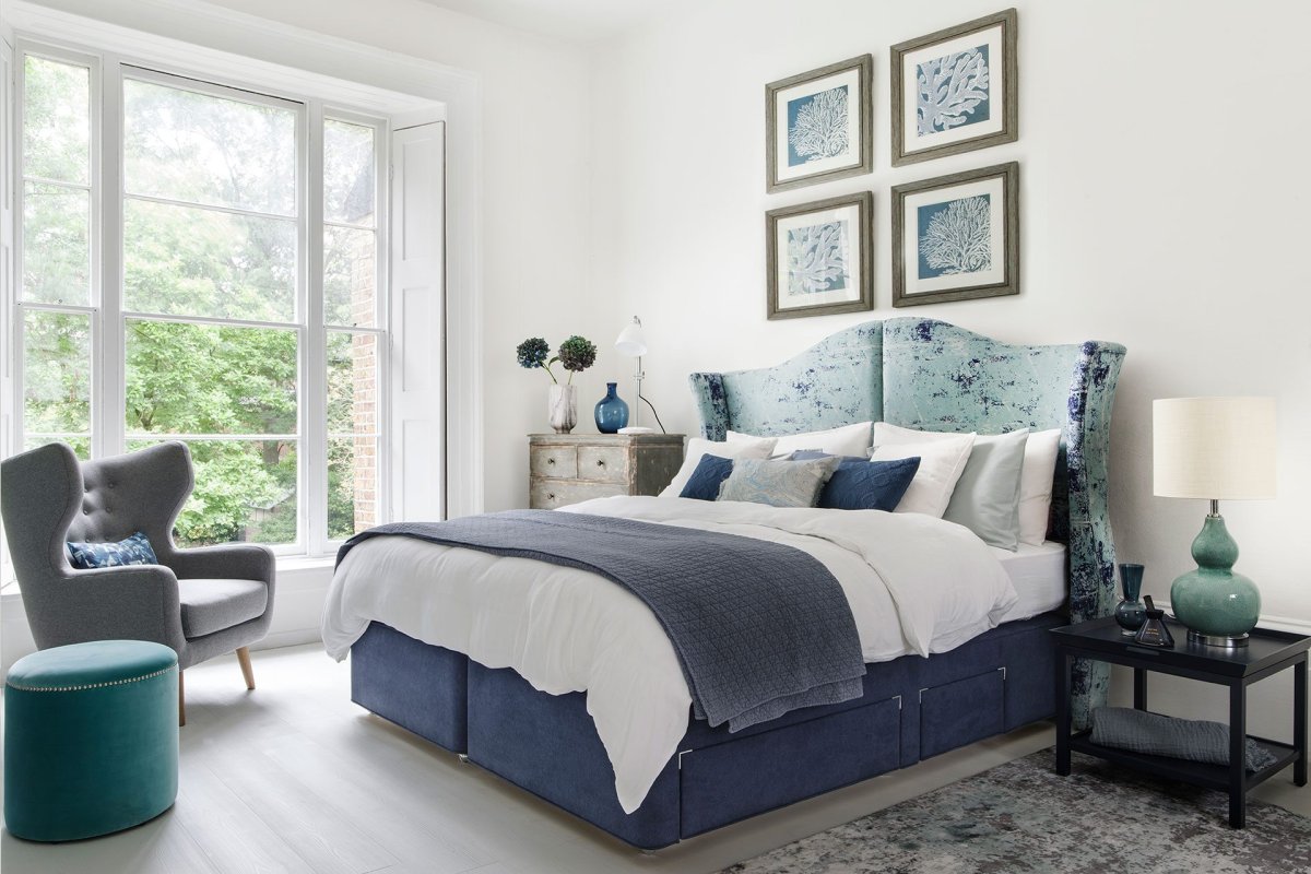 Тёмно синяя спальня
