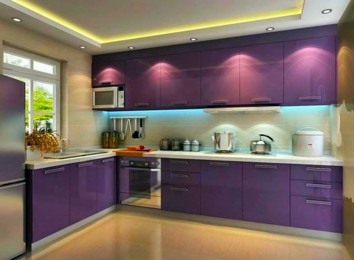 Интерьер кухни в частном доме с печкой розово сиреневая кухня