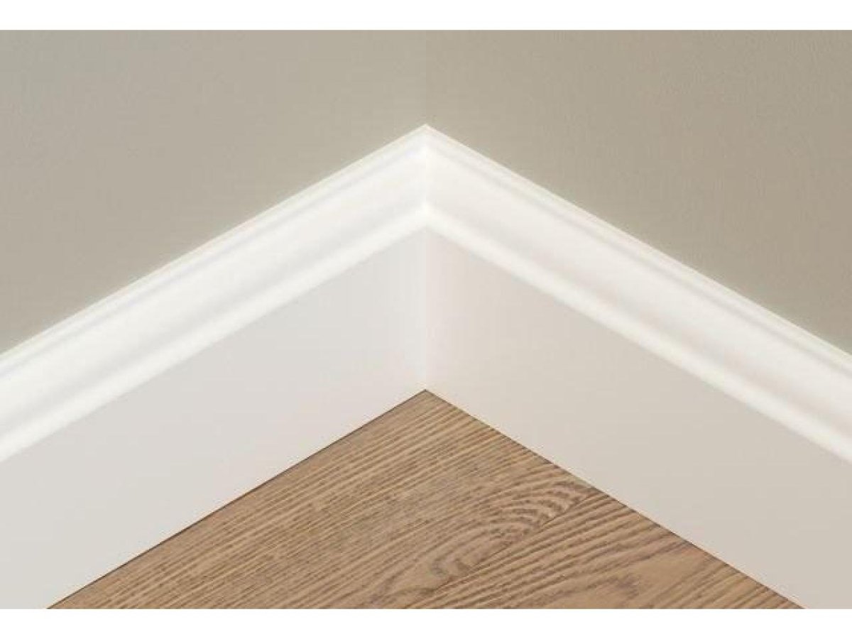 Потолочный плинтус из дерева