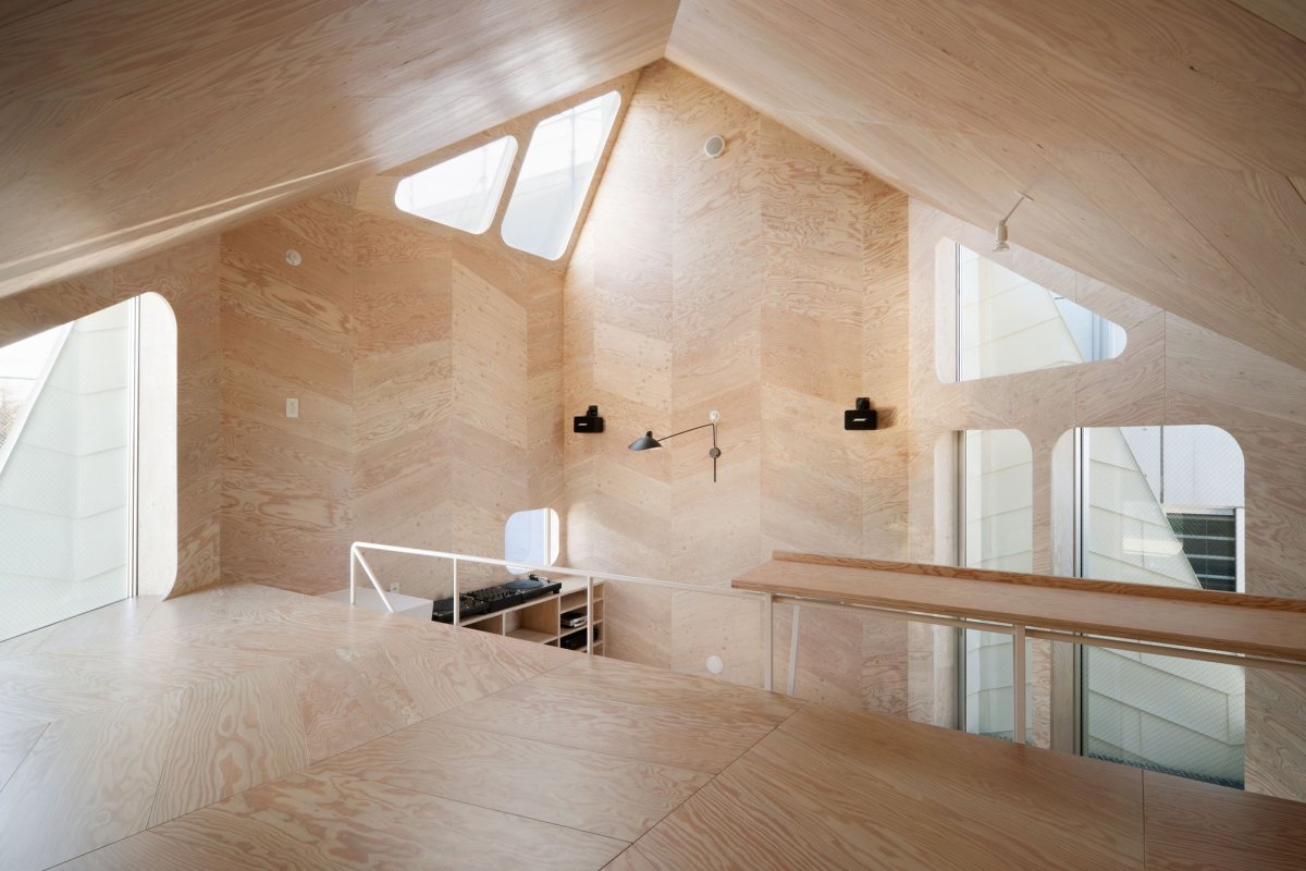 Фанера на мансарде