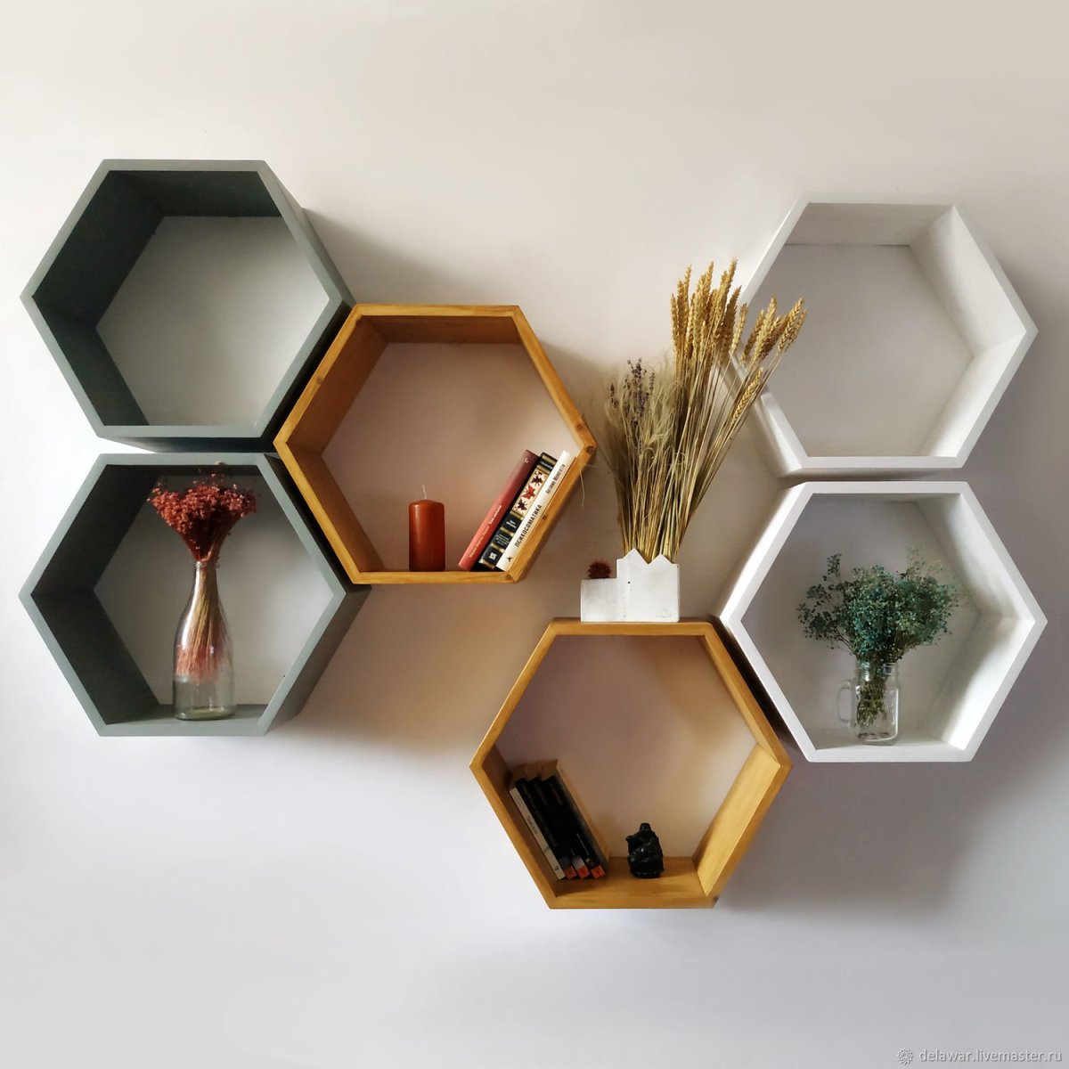 Полочка настенная в Холл