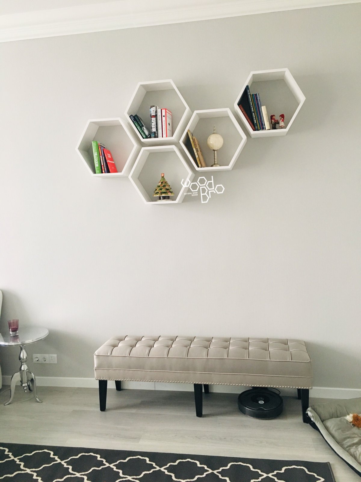 Настенная полка в виде сот