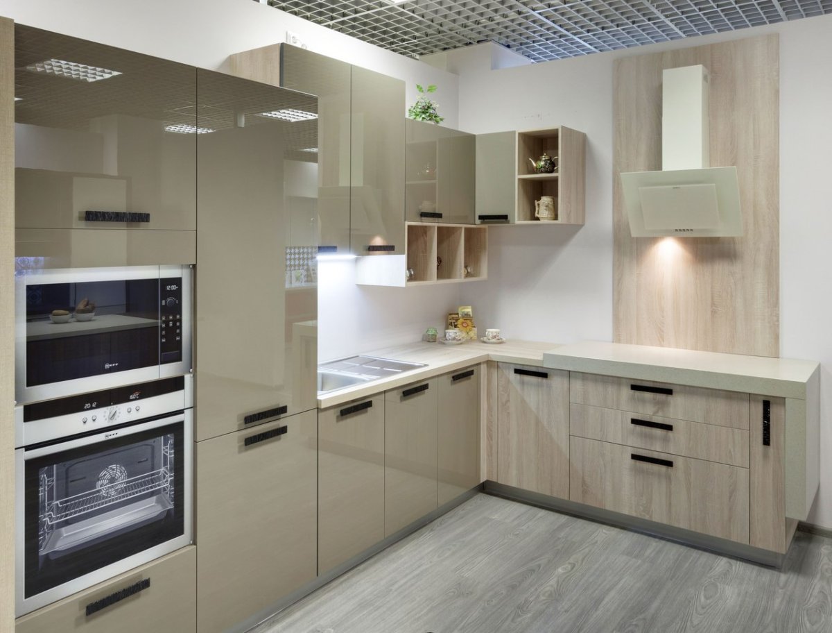 Белая кухня Эггер