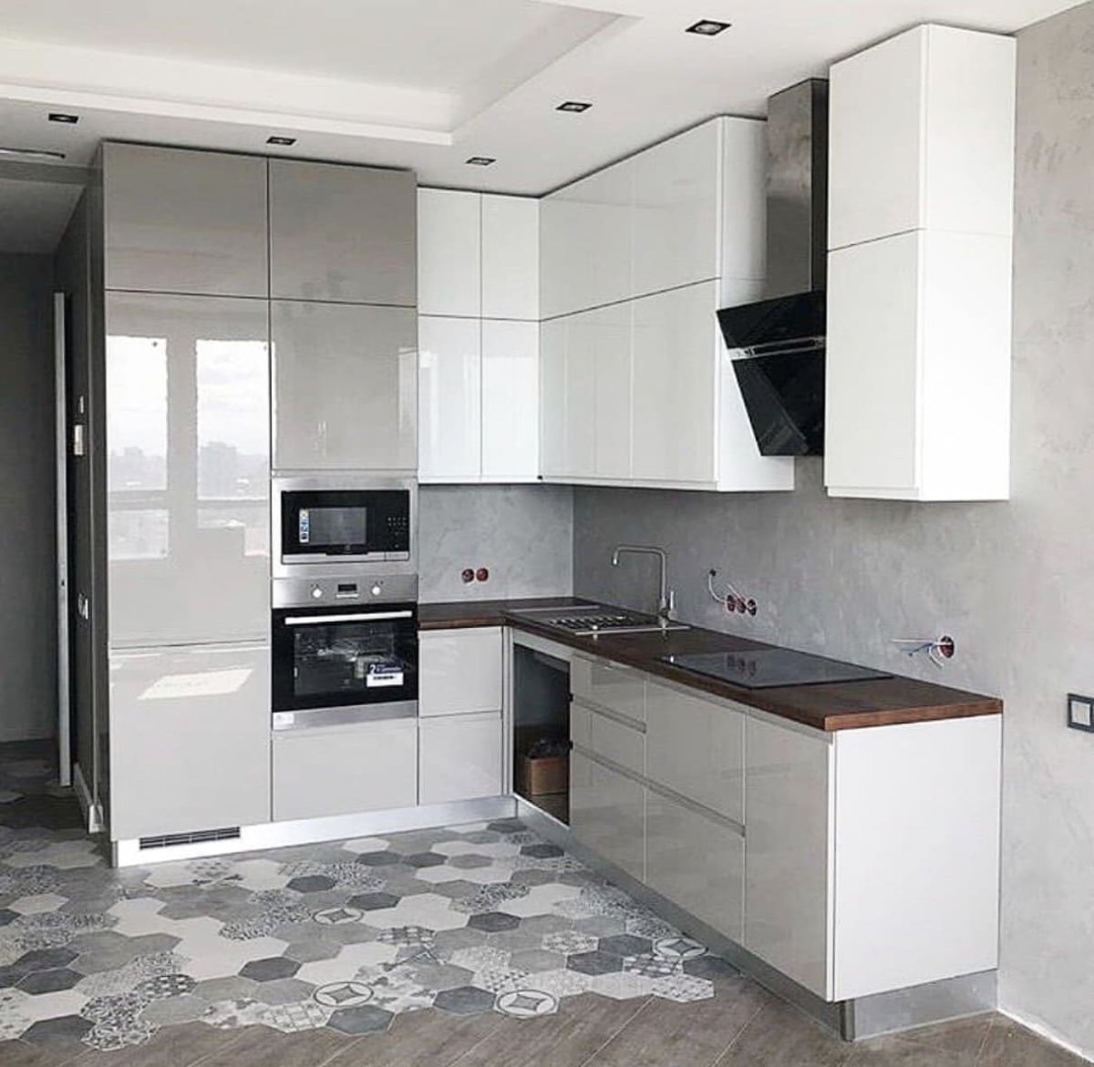 Встраиваемый холодильник на кухне