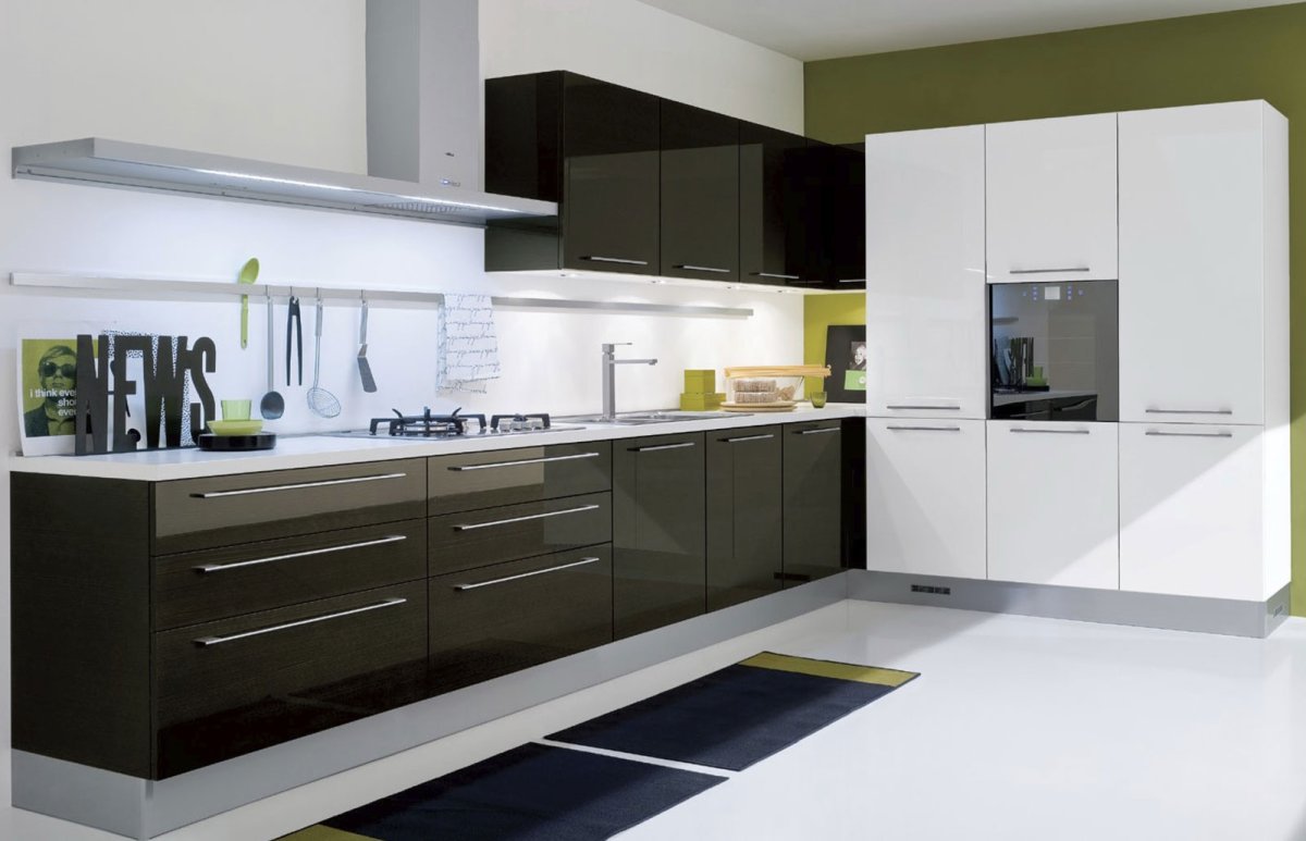 Кухня в темно светлых тонах