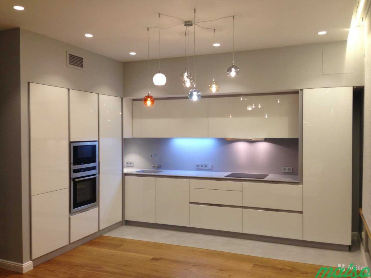 Кухни под потолок угловые