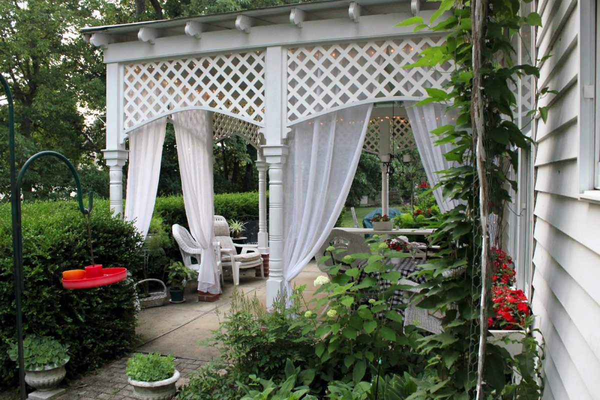 Навес с занавесками